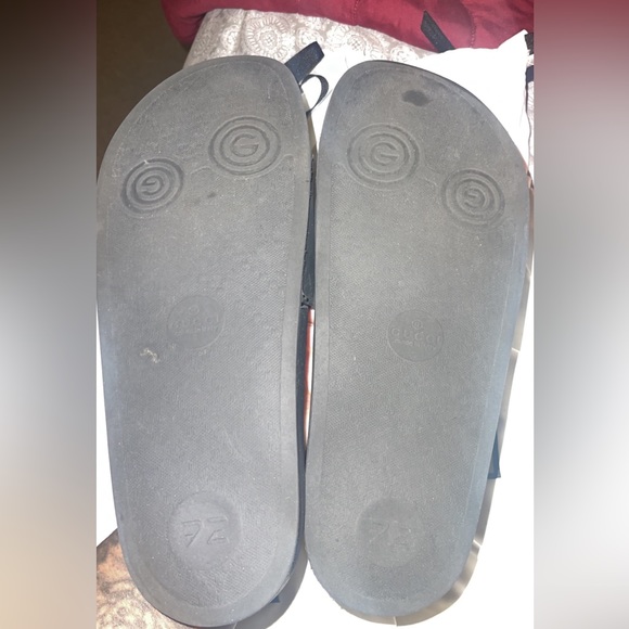 GUCCI Rubber Logo Slide Sandals - Picture 6 of 9
